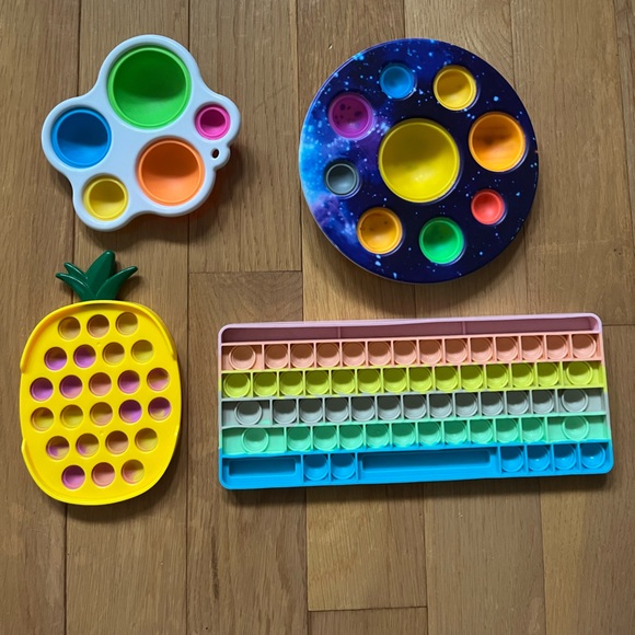 Lot of 4 Fidgets Colorful Pop Its Pineapple and Keyboard - Picture 2 of 8